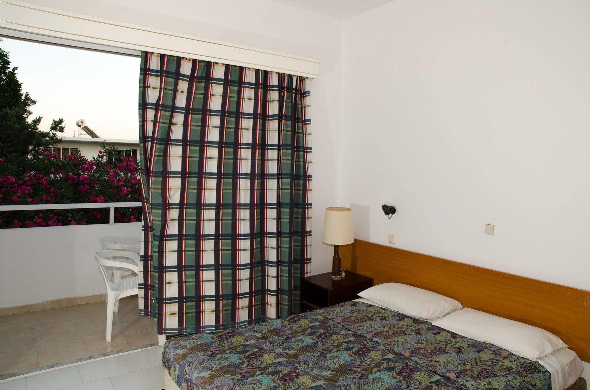 Gnest Aparthotel 2*